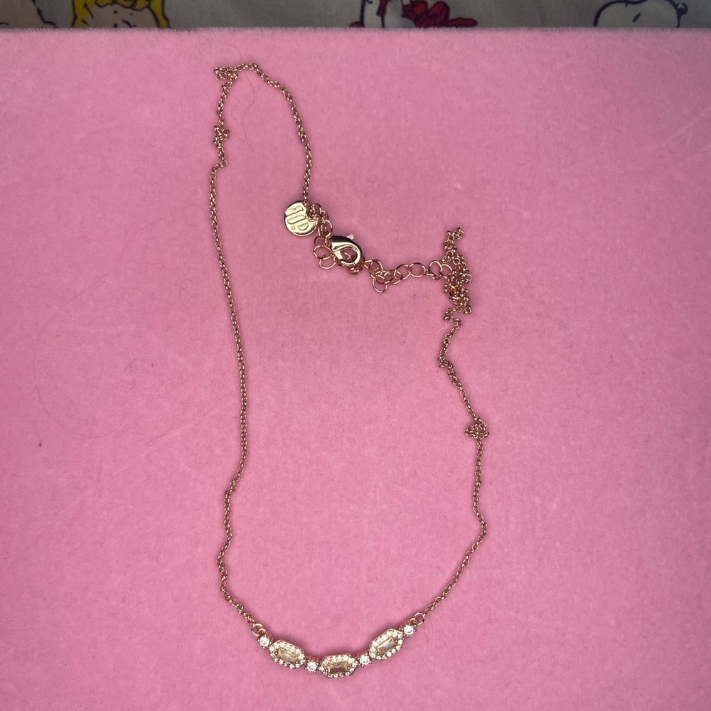 Elegant Gold Necklace with Pearl Accents